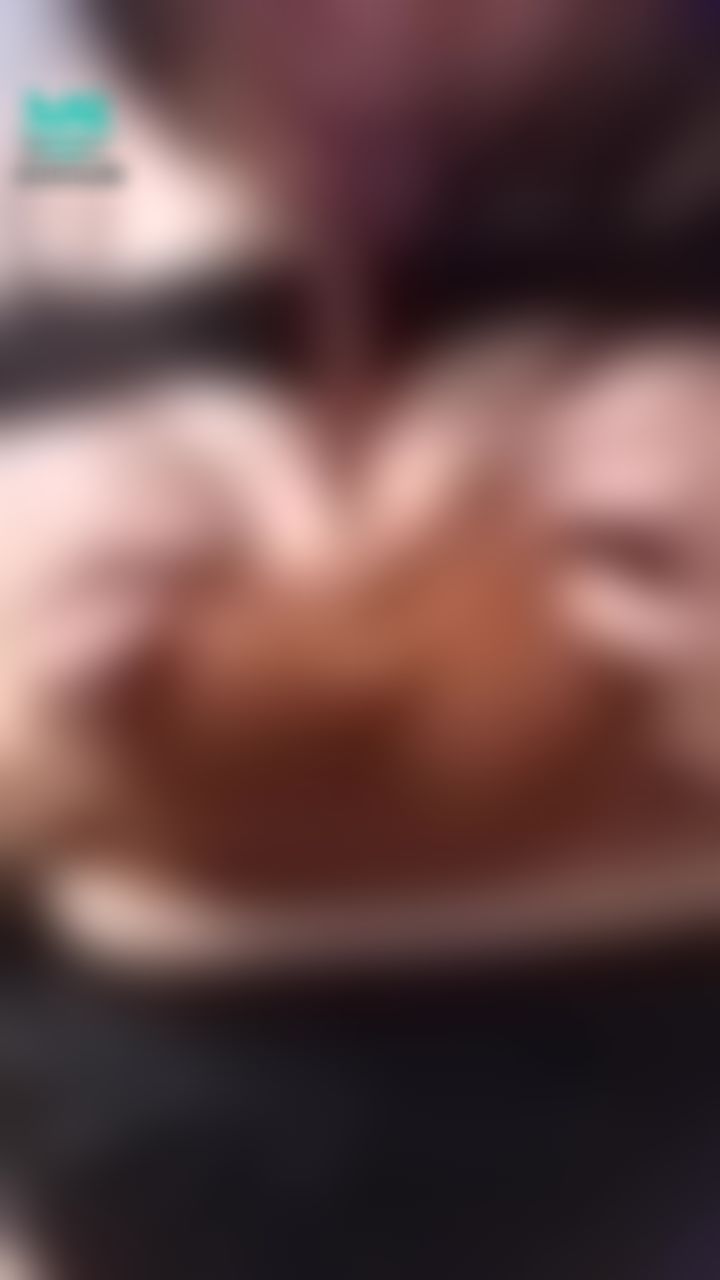 p*******h : 🍼💦乳夾😳哥哥想被這樣夾著嗎😋
