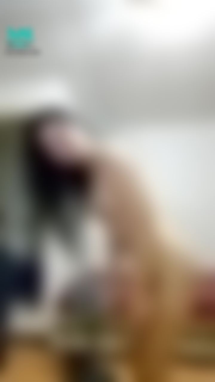 kikilinbabe : 把頭髮甩乾的同時順便露穴給你看阿
