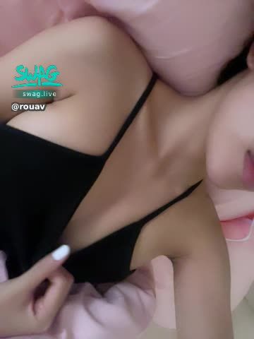 r***v : 雪白大奶直接讓你看😜😜😜