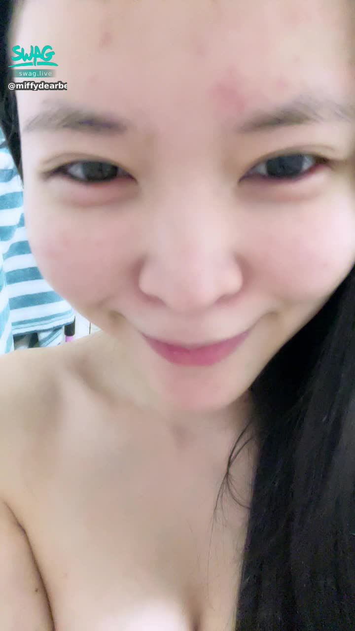 miffydearbebe : 看我這可愛的臥蠶🤔🤔🤔