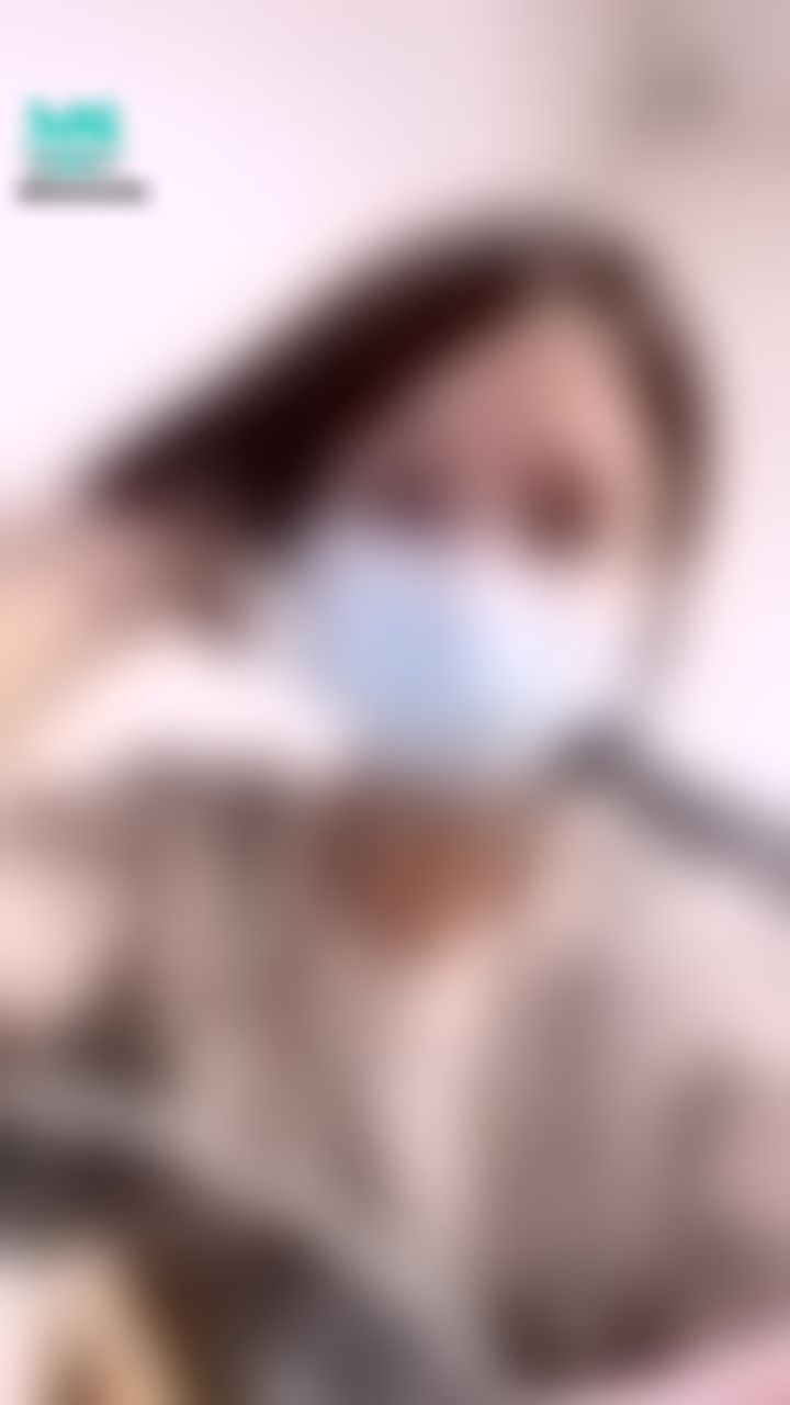  : 加班中的可憐孩子，但至少營業稅申報結束🔚開心❤️
-
原本今天有報班直播 希望來的及回到家 😭😭😭