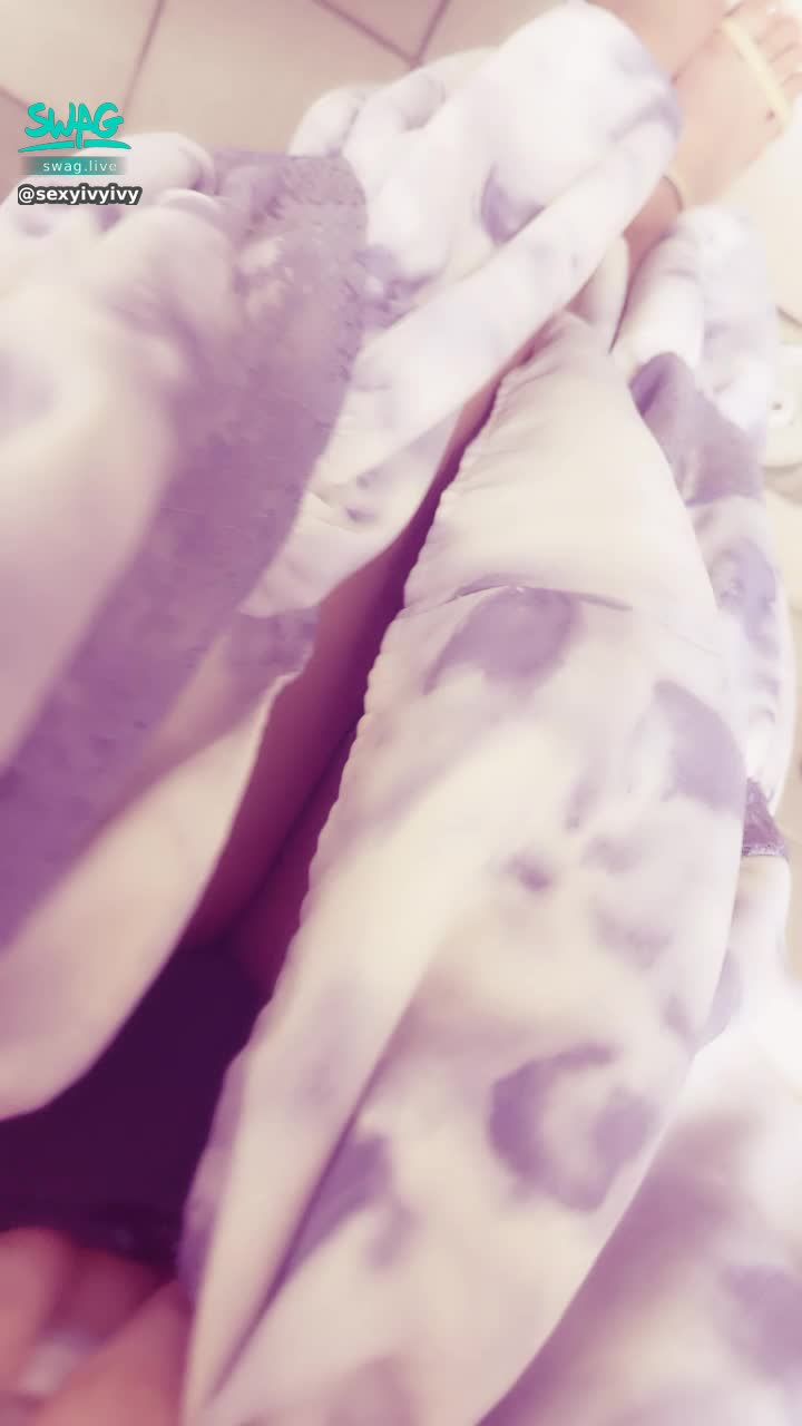  : 想要你偷偷的把手伸進來
然後受不了的把我小褲褲脫掉😈😈😈