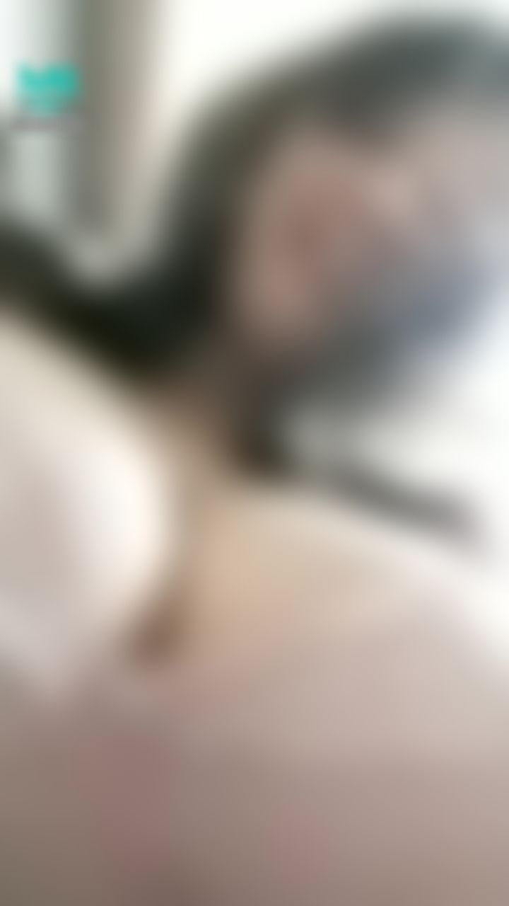  : 你喜歡~這樣用大奶遮住...
躺著看我的視角嘛💕