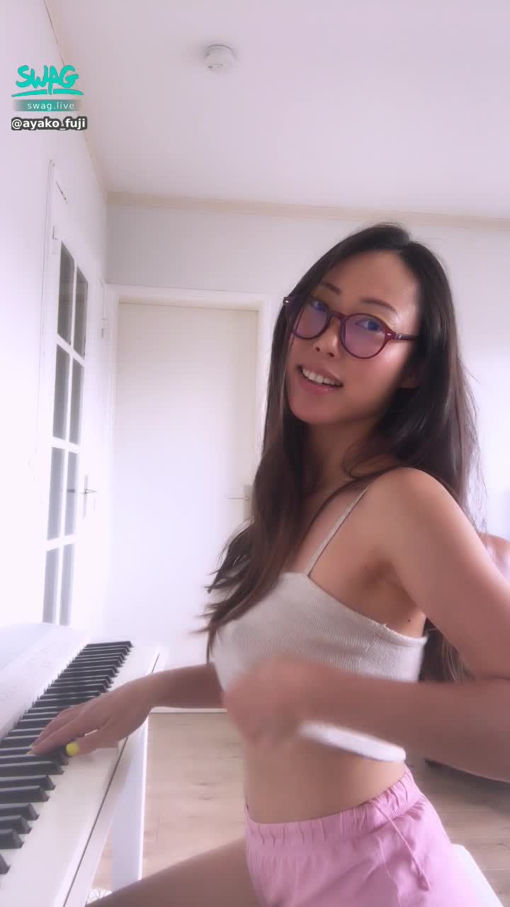  : 