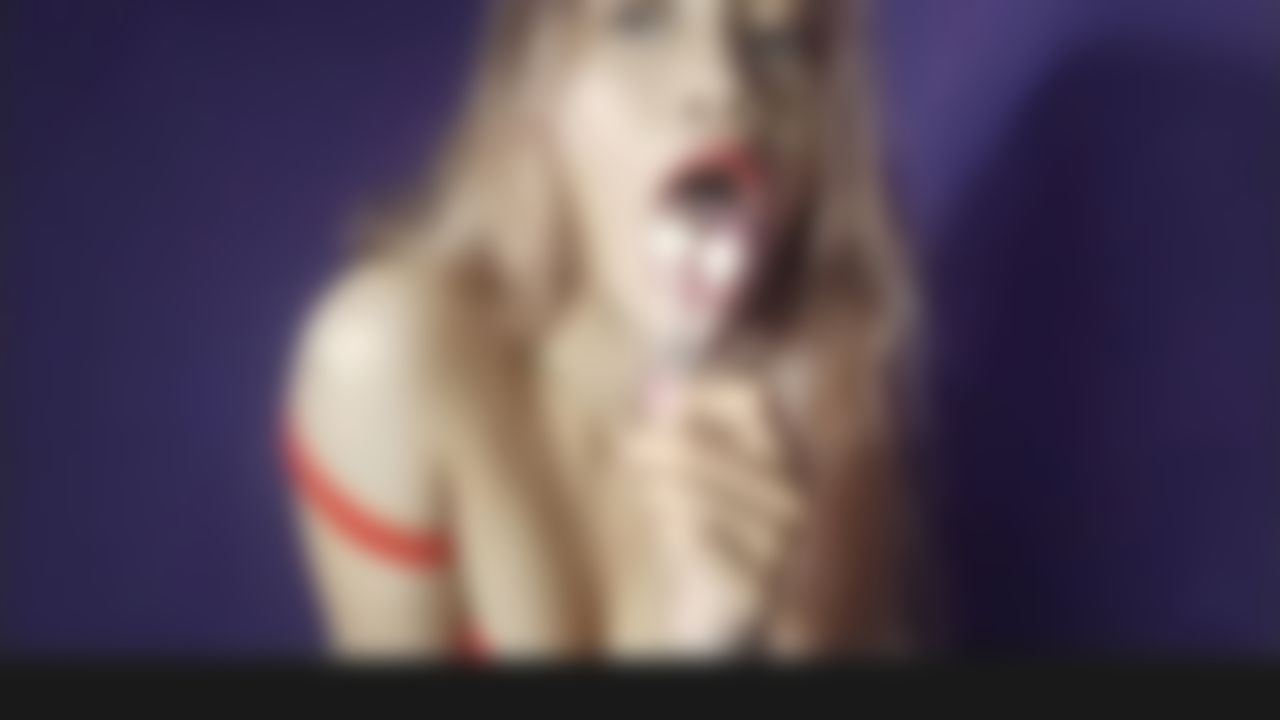 qinqinxia : i like candy, especially this lolypop, i am doing masturbate with this two lolypop at my pussy . watch and enjoy the show💦🥰💋