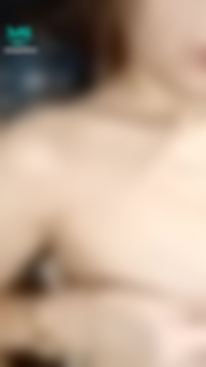  : 寶寶們吸奶子嘍....要順便一發嗎？大力點吸