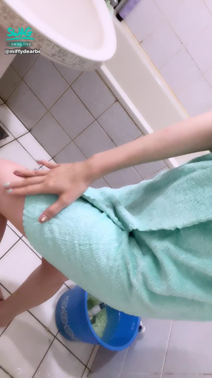 miffydearbebe : 屁屁🍑 出來說聲嗨 👋👋👋