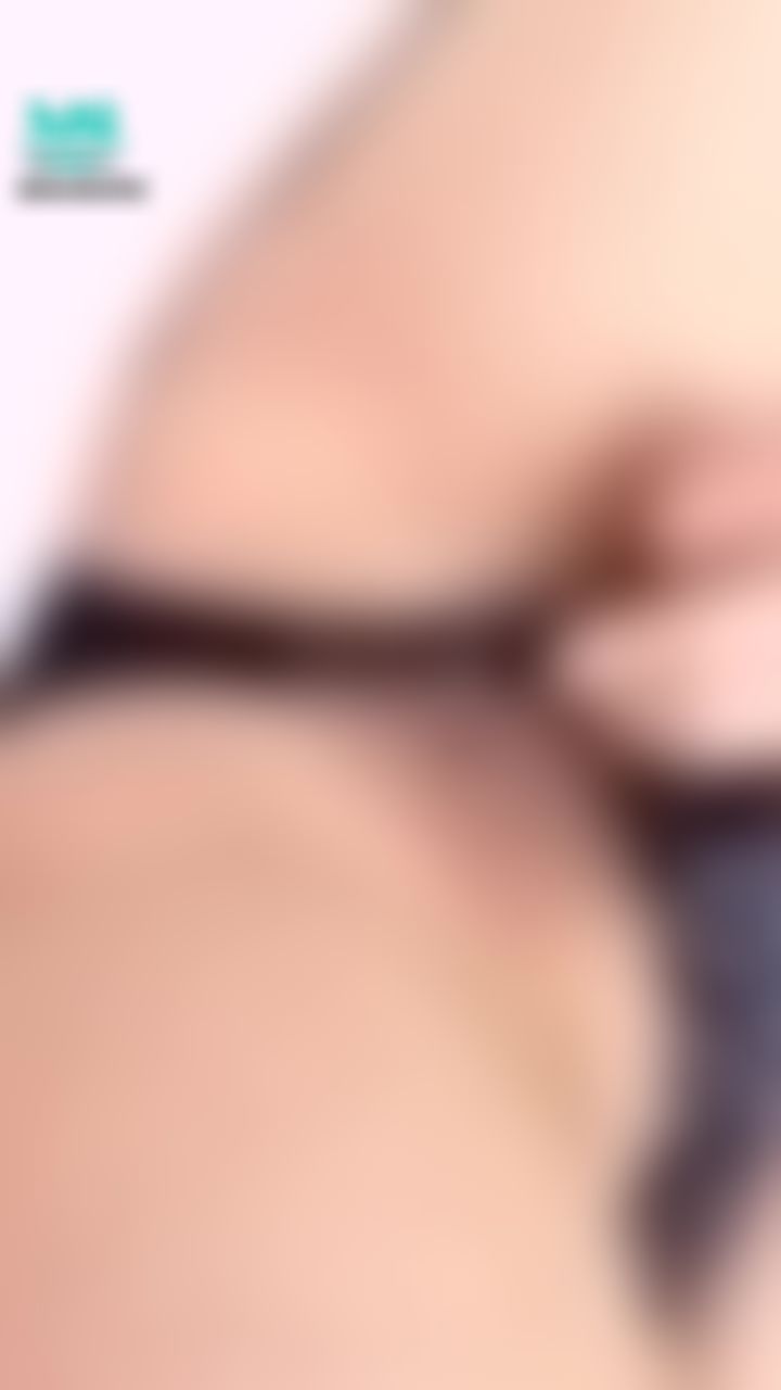 c**********y : 隔著內褲揉荳荳❣️都濕了