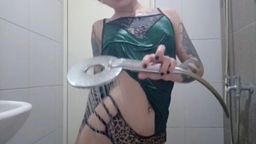 aulpop : wet the body and play with soap that is inserted into her vagina that made this tattooed woman scream