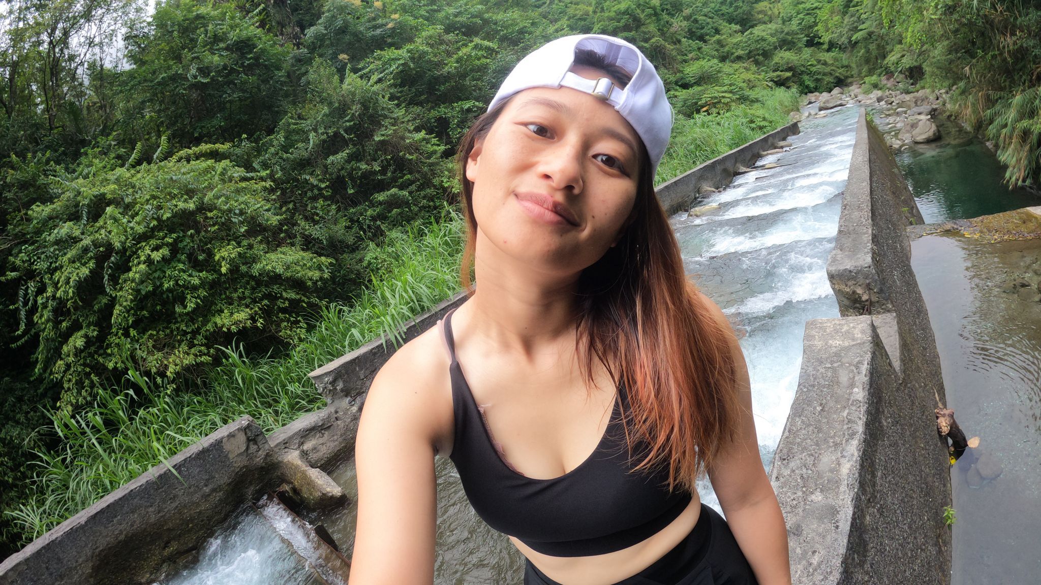 prettyxenia : 性感女神帶你徒手攀巖勇闖瀑布森林 探索大自然的美