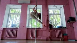  : Exotic pole dance 🔥