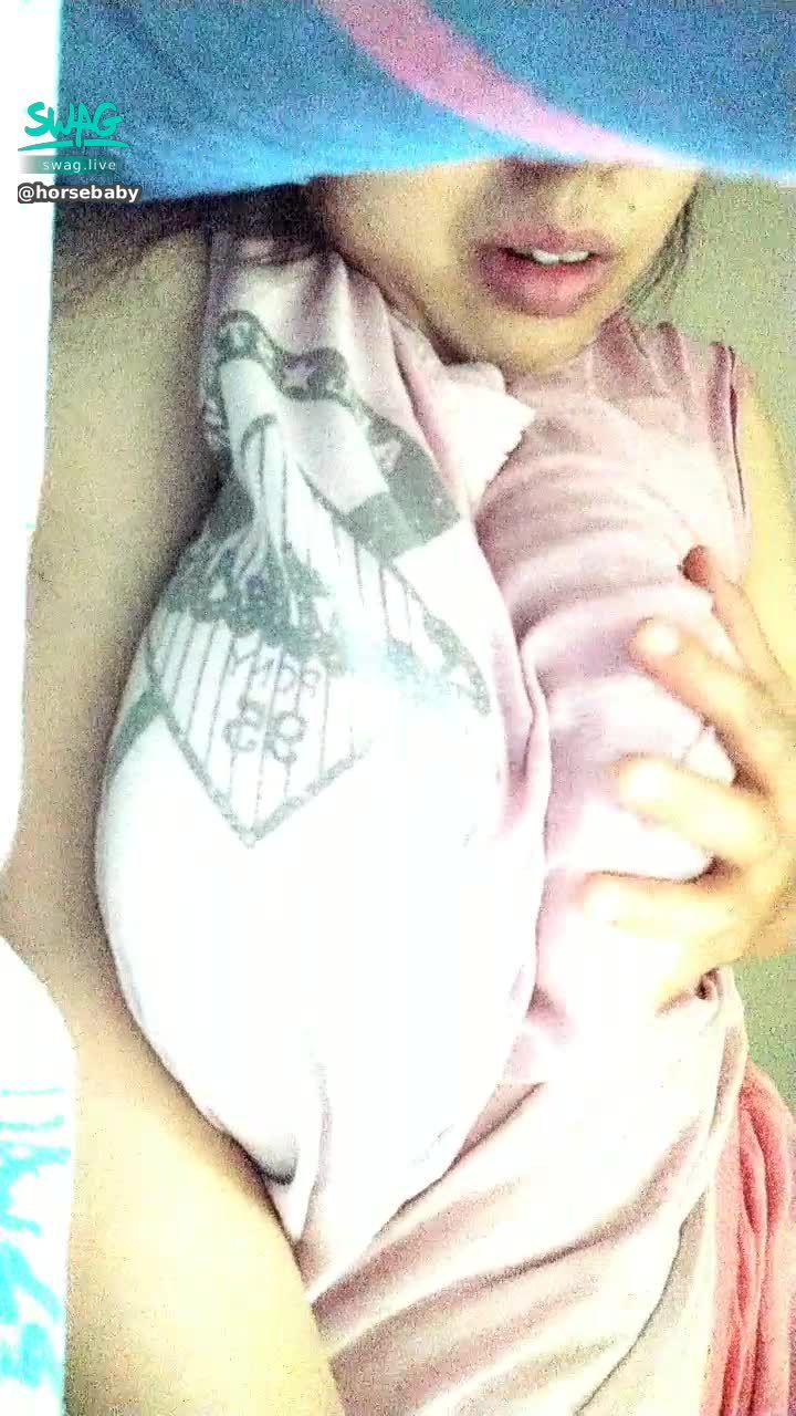  : 好想睡覺的時候被這樣揉奶🤤
低鑽看奶🔥必解🔥