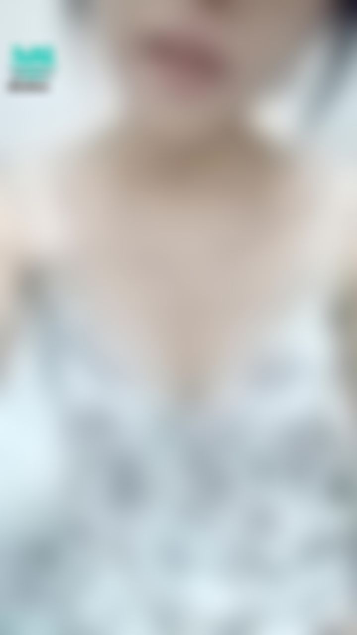 janicee : （舔）可愛的睡衣也能誘惑人嗎？
allure?