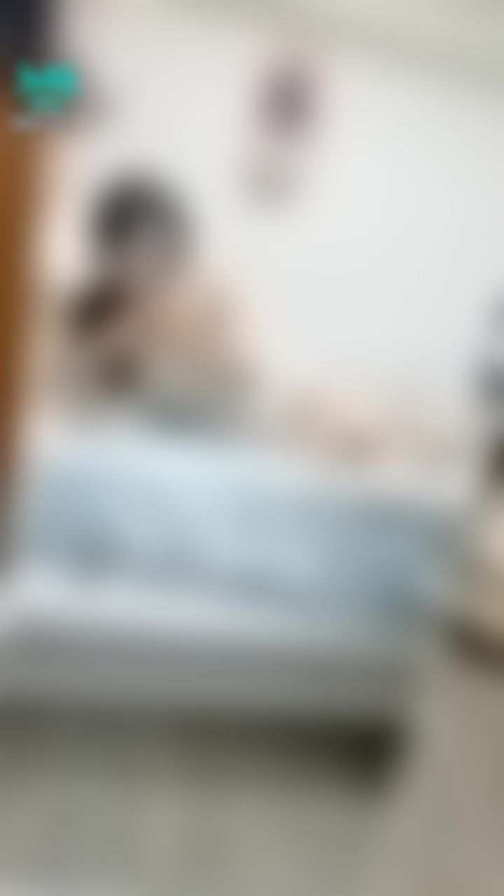janicee : 你喜歡女友怎麼在床上等你？穿著低胸睡衣側躺給過嗎？waiting for...?
