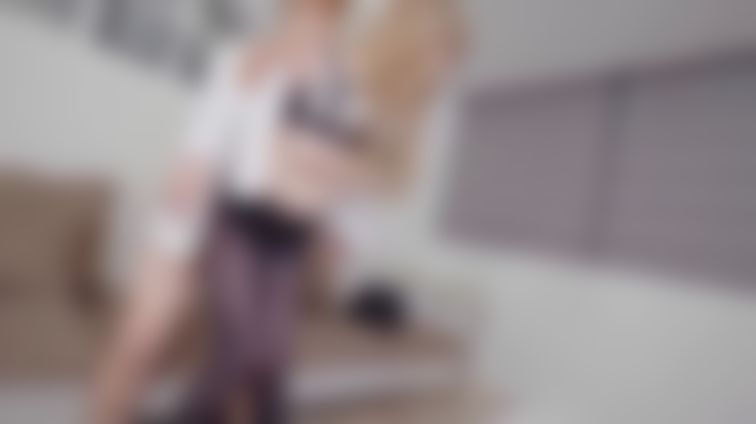 x********l : 男同事被老闆派遣跟巨乳OL一起跑業務,跑業務到一半男同事說要先回家拿東西,男同事邀請女同事一起回家,男同事老婆不在。於是巨乳OL看著眼前這壯碩的男同事忍不住了...🤤
#無碼 #NTR #口爆 #顏射 #偷情 #TQ