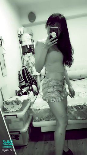 janicee : 低胸短上衣、極短褲與高跟鞋shorts and high heels