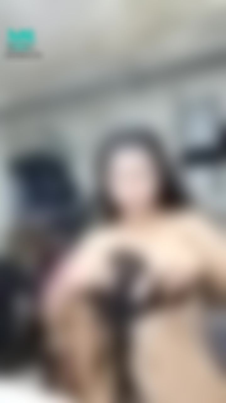 kikilinbabe : 脫光抬腿穿網襪囉