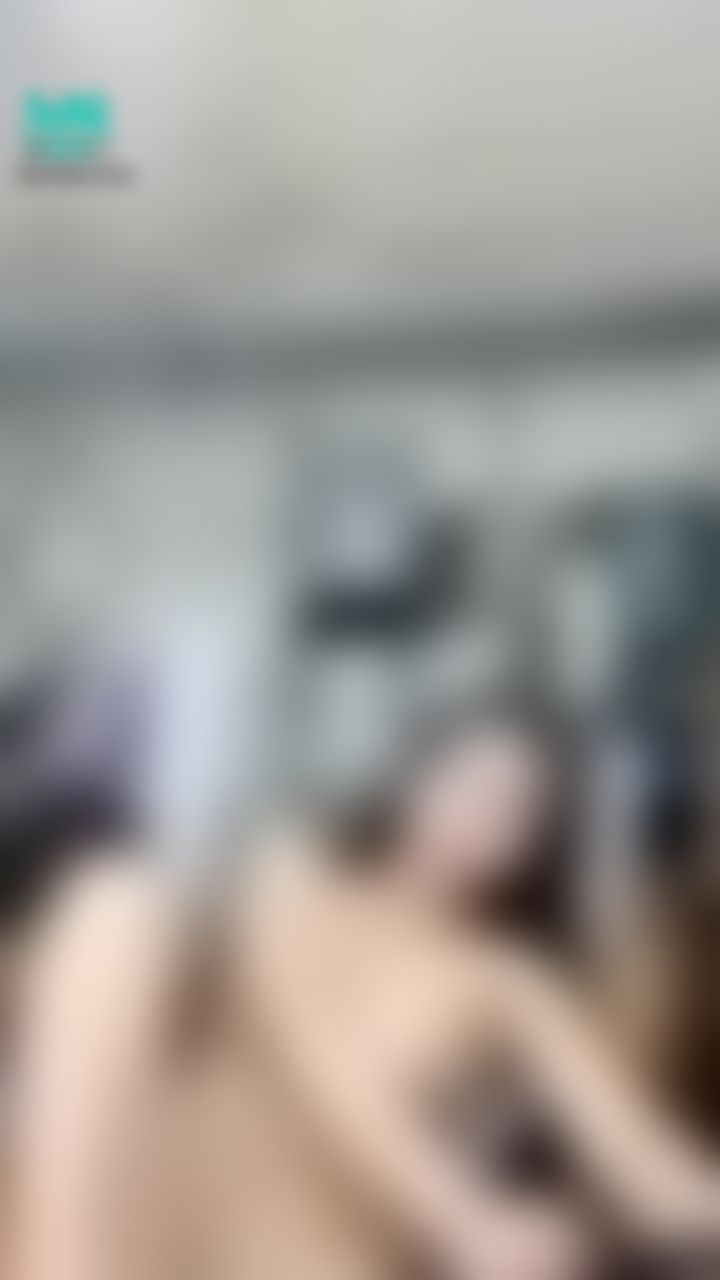 kikilinbabe : 脫光抬腿穿網襪