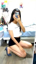 janicee : 蹲低時露出長腿的極短褲,坐著換腳,帶出性感的角度♥️
打完疫苗好累,在家休養🥺
#absofukinlutely