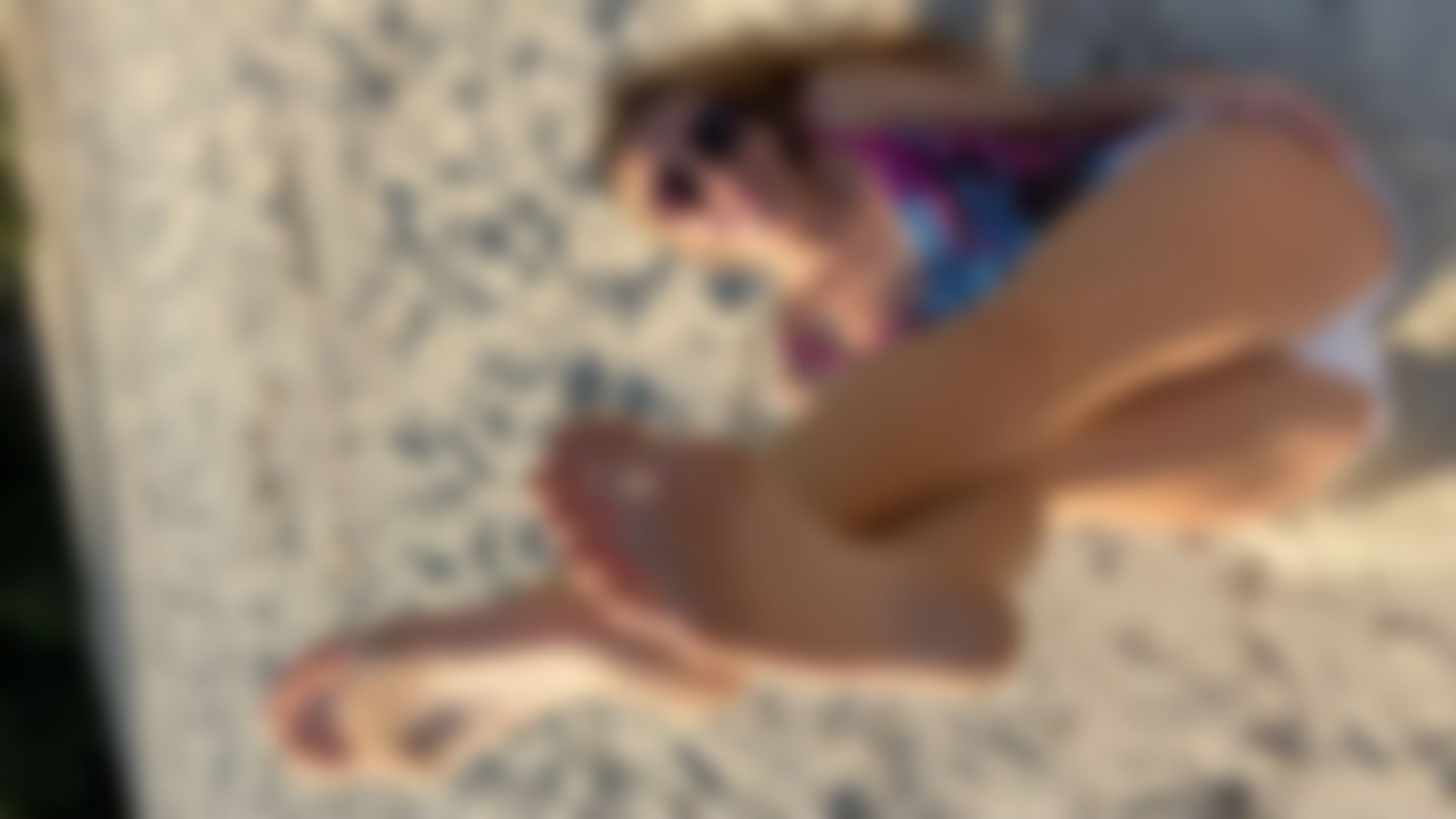 emilyloveu : 🦶video for my FOOTLOVERS 🦶 ! yesterday I pamper my feet with a walk on the beach on the warm sand! if you want to touch and kiss my feet open this video and enjoy❤️