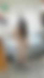janicee : 低頭時透出的藍色內衣💋換腳時短裙的裙底💘💘
為什麼最近蝦皮一直有人私訊要買原味衣呢?