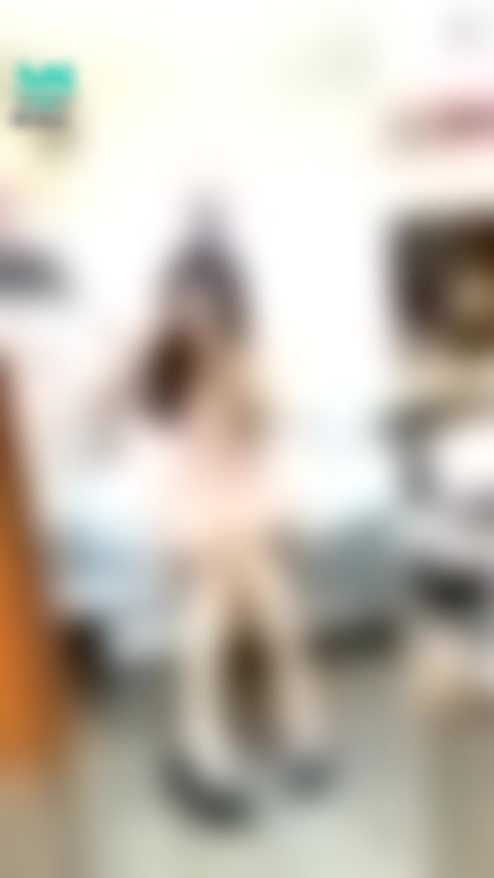 janicee : 夢幻睡衣下透出的藍色內衣💋💋💋
新買的內衣效果超好💘
為什麼最近蝦皮一直有人私訊要買原味衣呢？