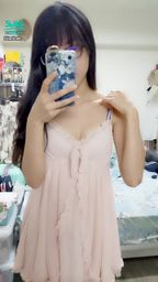 janicee : 解開肩帶,露出睡衣下的藍色bra💘💘
新買的內衣集中效果超好⭐
這幾天都好累,而且為何最近蝦皮一直有人私訊想買原味衣呢?
