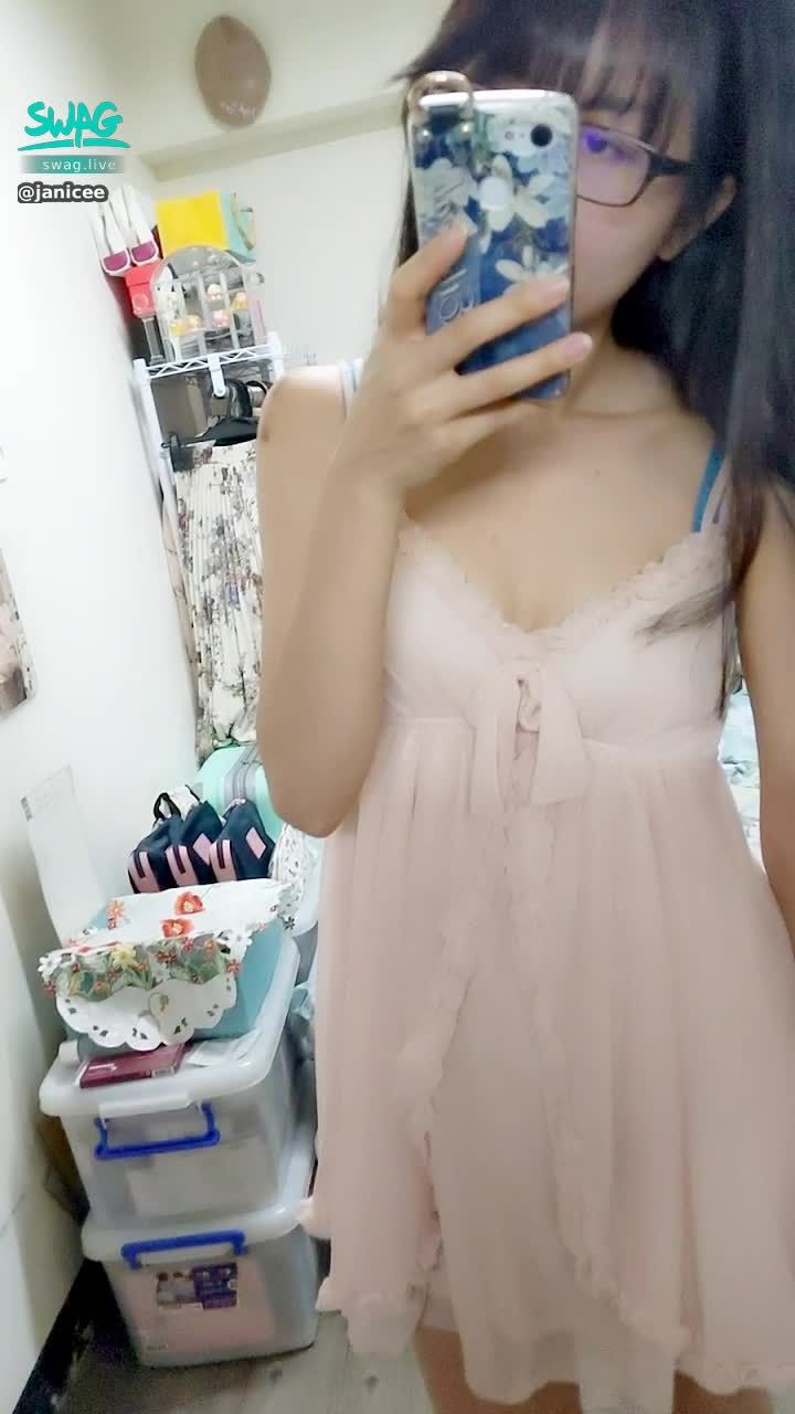  : A good figure that can't be hidden under pajamas 💋
The newly bought underwear works really well 💘
Why has there been a private message from Shopee recently to buy original clothes?