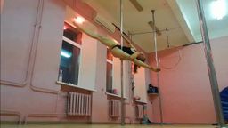 lessikitty : Pole dance acrobatic