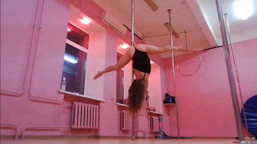  : sexy pole dance🤩