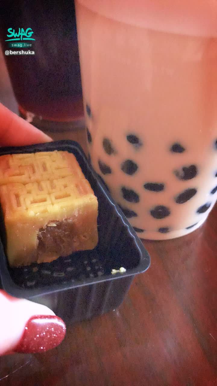 bershuka : 珍奶🧋配月餅🥮
😆😆😆😆😆
寶貝們中秋節快樂～～！