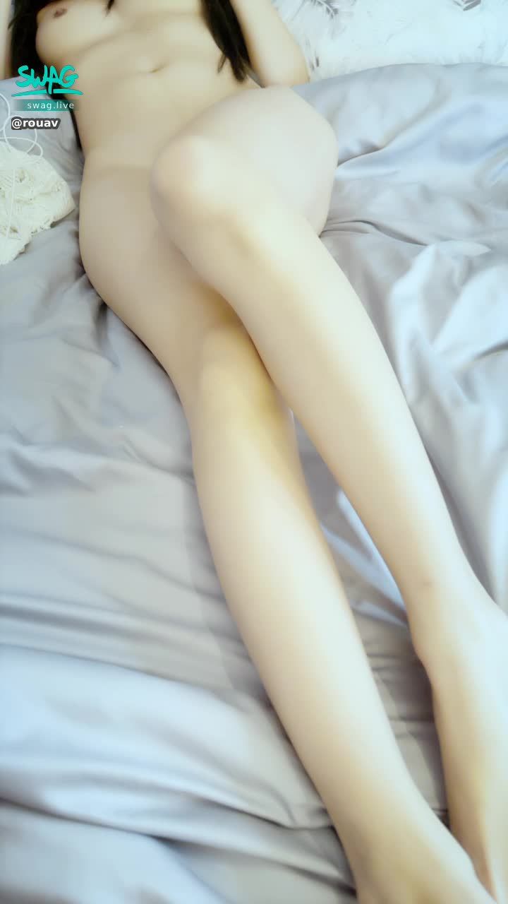 r***v : 🤍白色蕾絲性感誘惑🤍大長腿與美尻裙底下的秘密想插入了嗎？