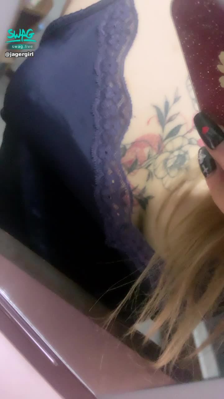 jagergirl : 每次睡衣拉緊奶頭就好明顯😈😈😈