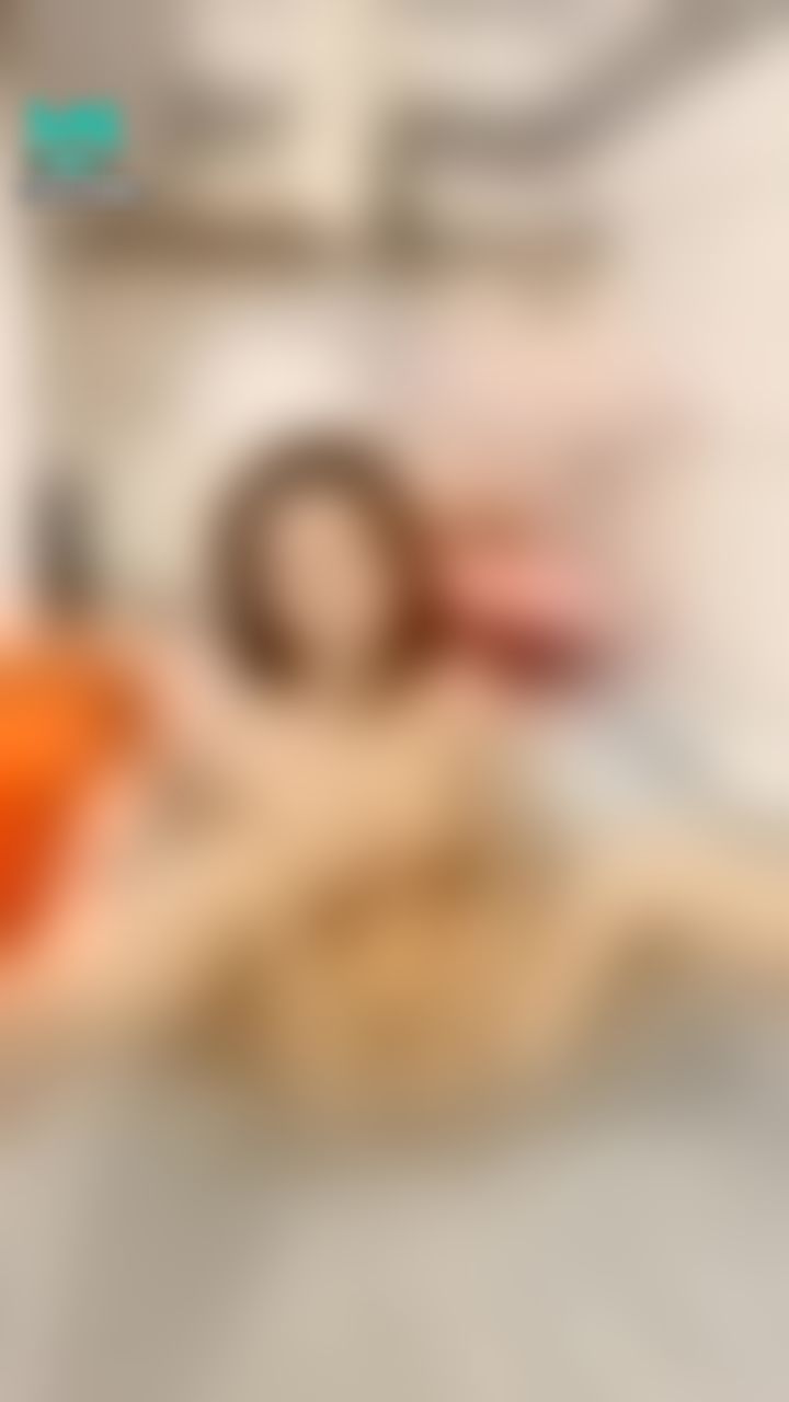 kikilinbabe : 洗澡時最喜歡在浴缸抬腿自己來