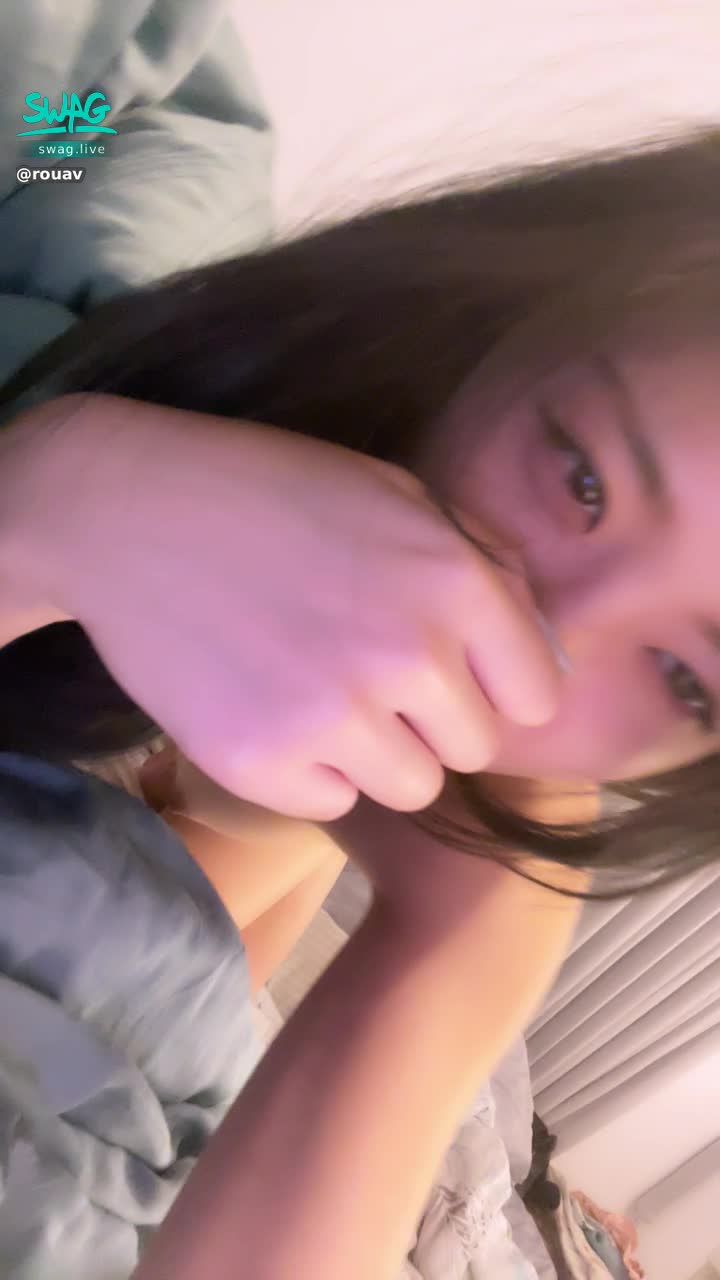 r***v : 從背後來快每一下都頂到最深小穴不停收縮快高潮了