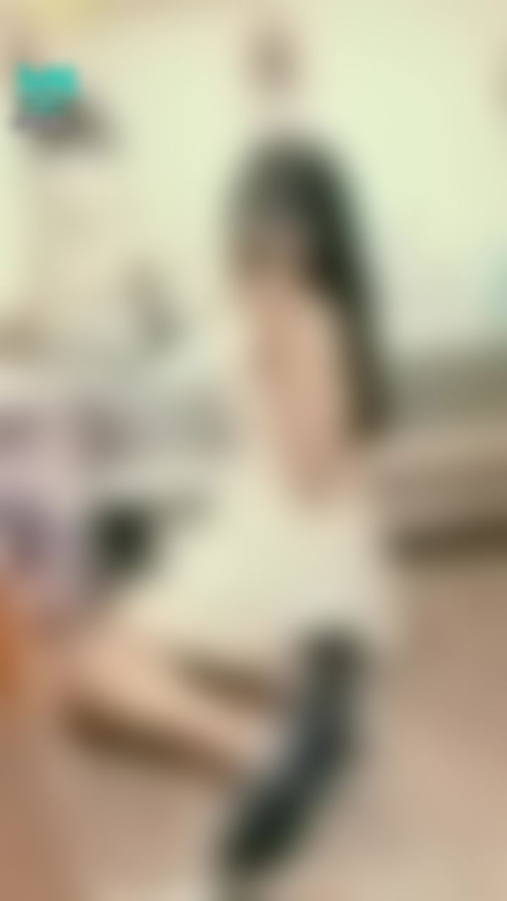 janicee : 不穿內衣的美背小洋裝💋💘
white dress❣️