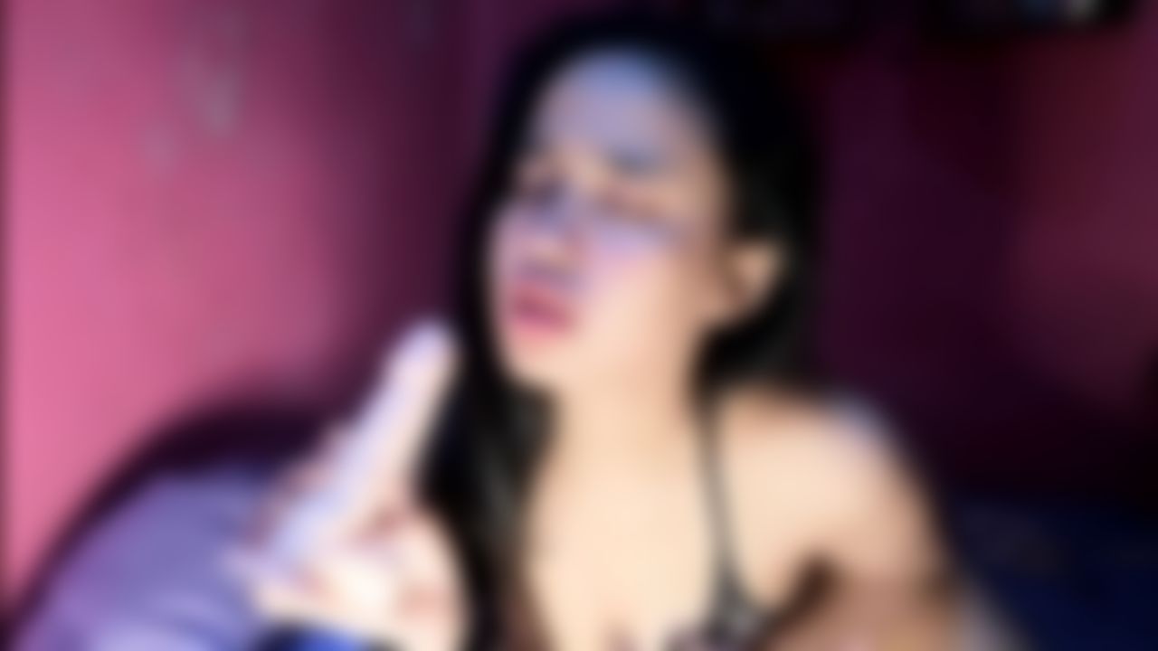 syasaasyakilaa : When you want to fall asleep, suddenly the lights go dark. But when it's dark I always imagine that I sleep alone with you 🥰and make out when the dark comes 😘😘😘

Ohh baby, I'm so horny🤤🤤👉🏻👌🏻💦