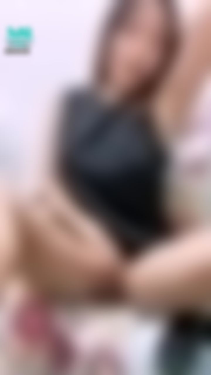 l******i : 完全露臉❗️不解後悔😈脫衣服摸身體掰小穴㊙️騷貨誘惑你～