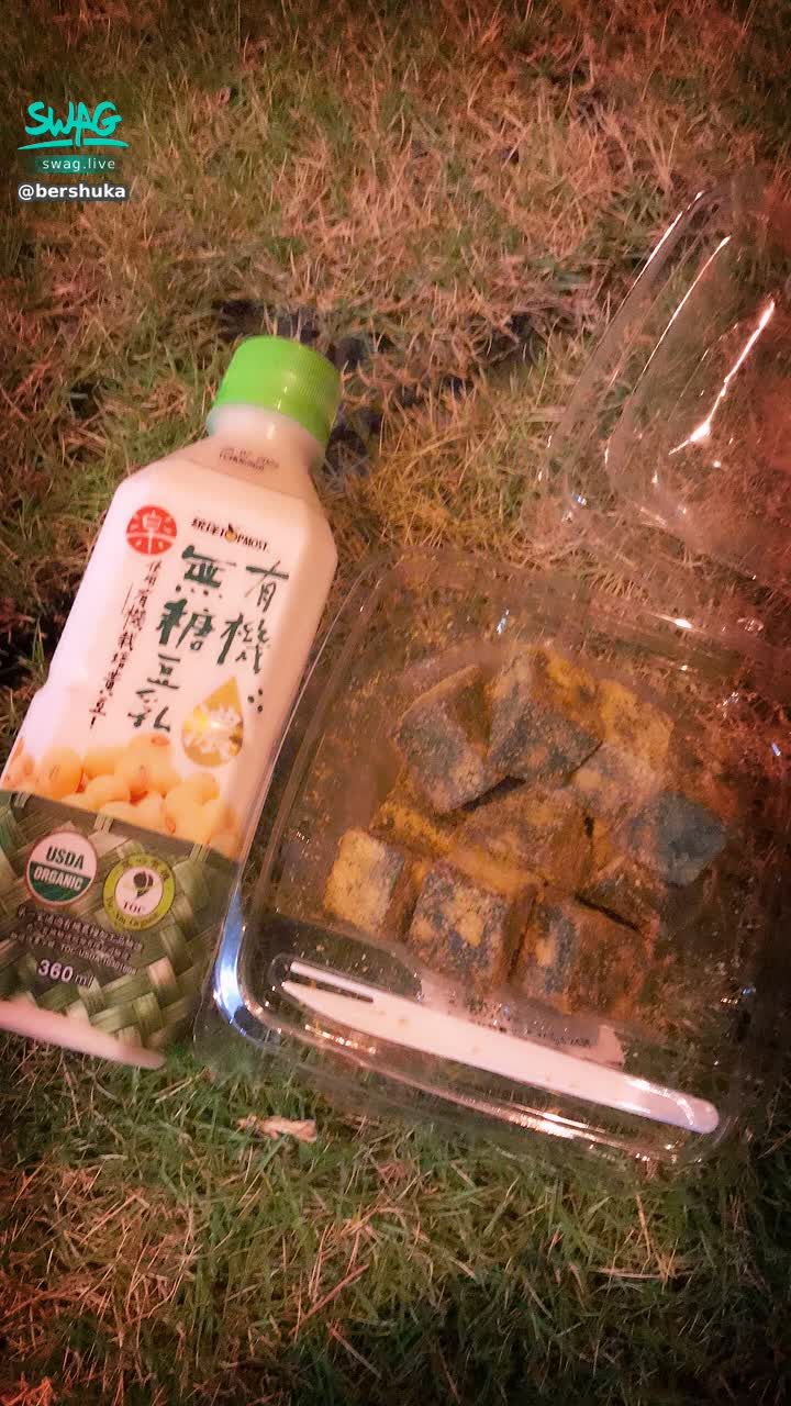 bershuka : 夜深了⋯有點累🥱
需要甜點的安慰💗

準備回家～～～