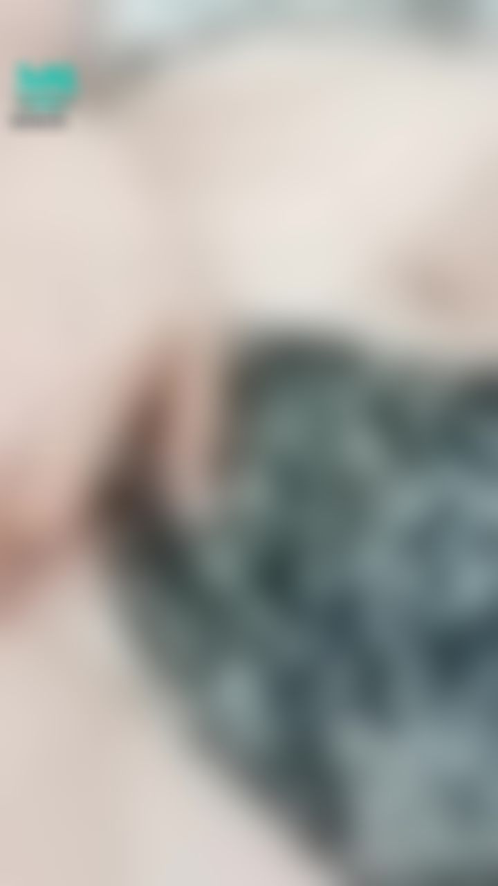  : 想知道我穿的內褲嗎？🥰🥰🥰快點來幫我脫掉😋😋😋