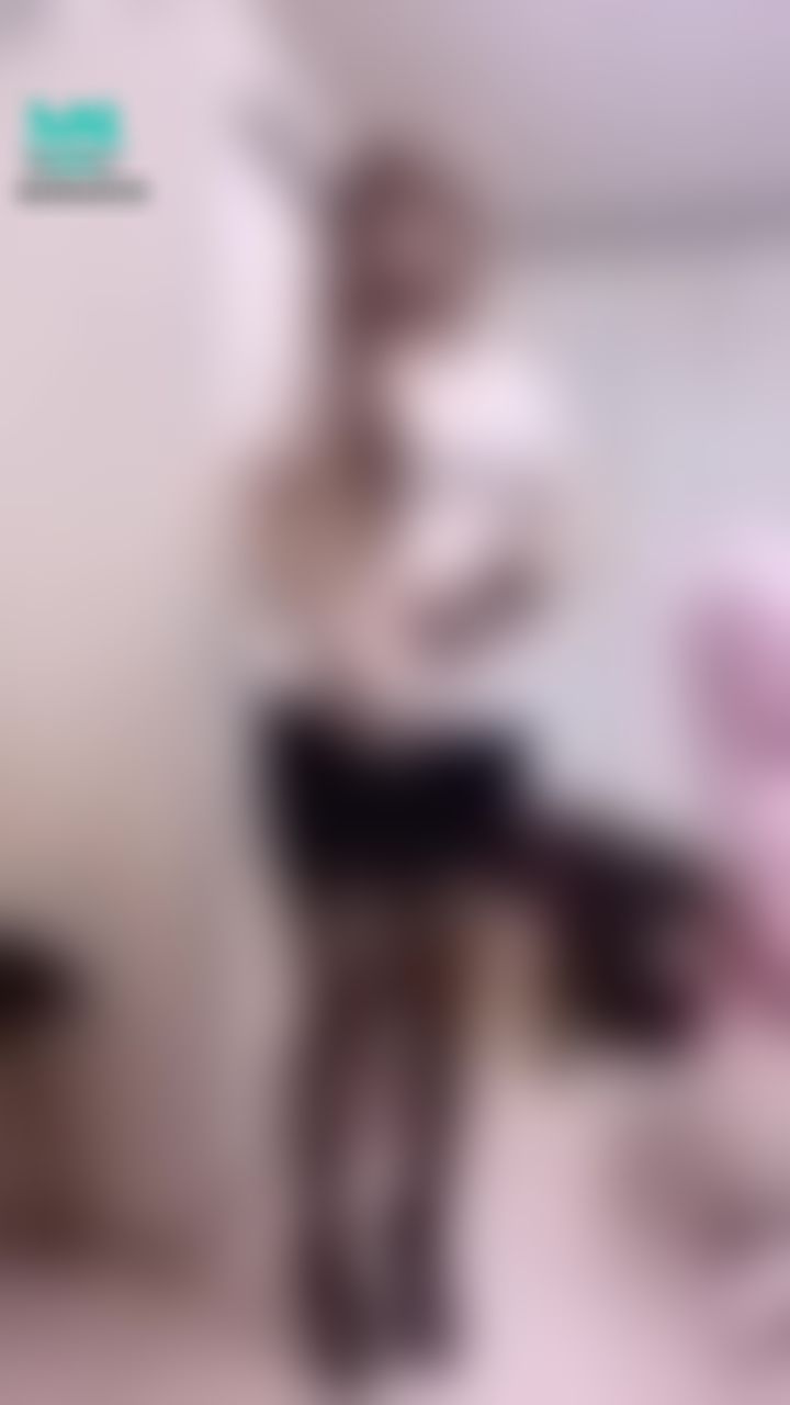  : 駕馭不了高跟鞋
所以走路像企鵝😂