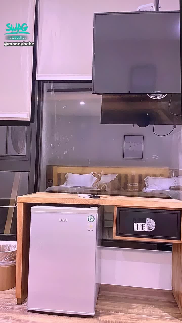 moneybebe : 猜猜我在哪兒😜