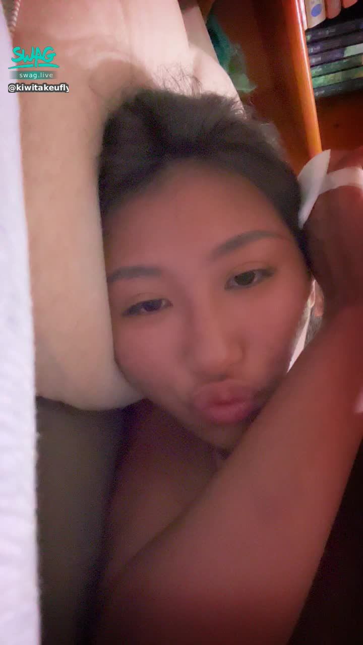 kiwitakeufly : 厚唇真的比較好親😝
Who doesn’t love thick lips