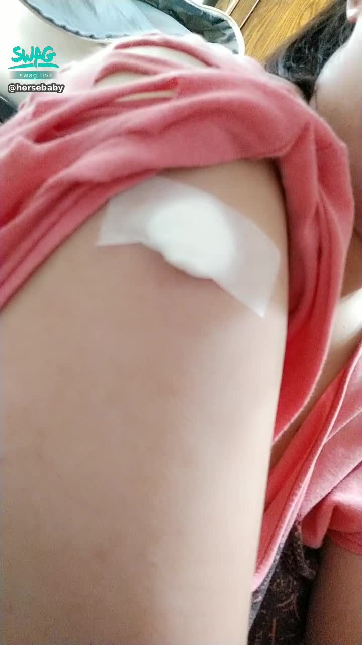  : I was supposed to go to work in the morning~ I told the company that I was not feeling well, but I was called to see a doctor
Later... after seeing the doctor, I was given an injection and it hurt 🤕

I'm going to have a good rest today 😴