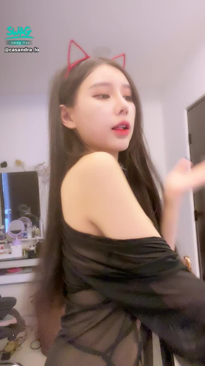 c**********w : 一顿乱扭🥵🥵🥵