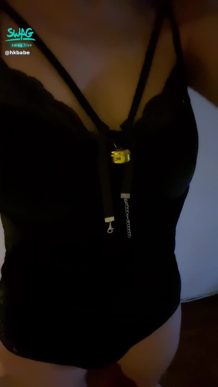  : 拍著下面 有偷拍的感覺嗎？