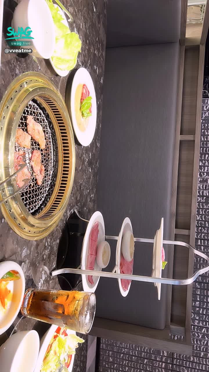 v*****e : 吃飯打卡🥩猜猜我在哪一間❤️
