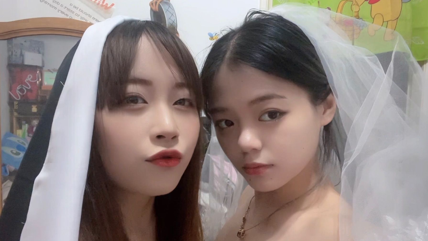 yitingz : 萬聖夜😈女女互玩身體第一集