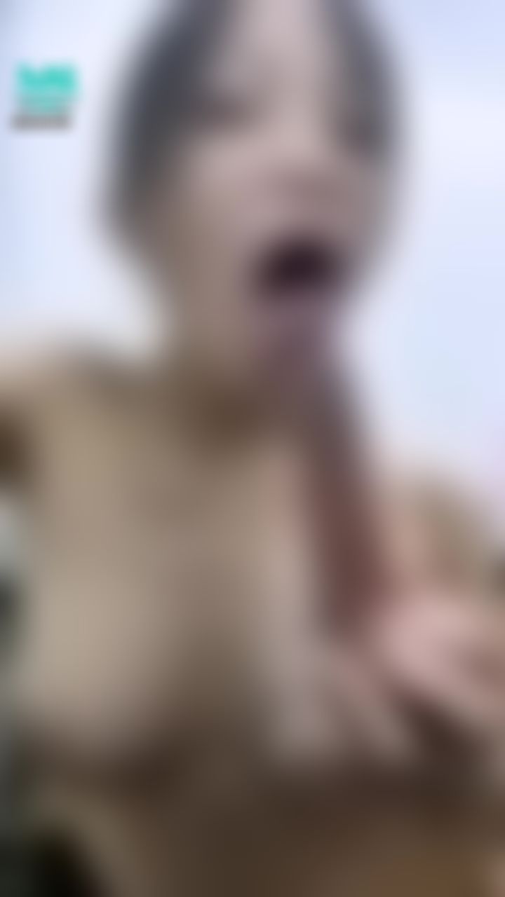 l******i : 露臉口交舔玩具😈想不想把肉棒塞到我的嘴巴🥺讓我幫你含一下😍