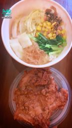 bershuka : 晚餐叫外送排骨飯💗🙈